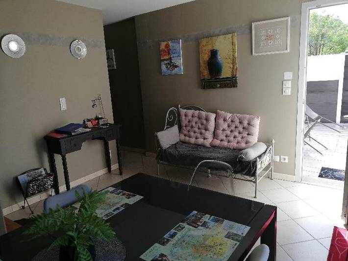 Location de vacances pour 2 personnes, avec terrasse et vue ainsi que jardin et piscine à Marcillac-Vallon - 4