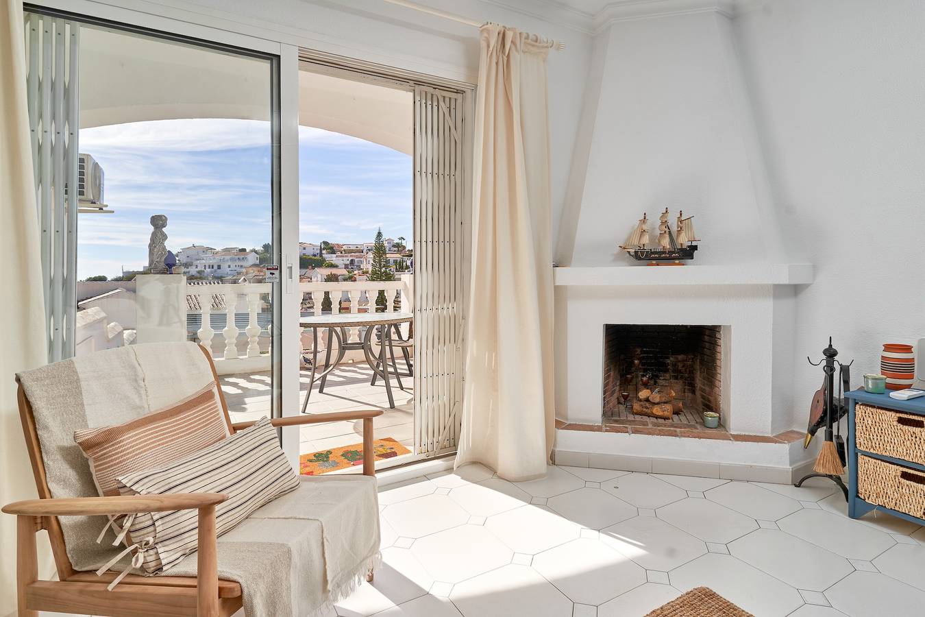 Ferienhaus 'Casa Oliva Sea View' mit Meerblick, Wi-Fi und Klimaanlage in Urbanisierung Tropicana, Nerja