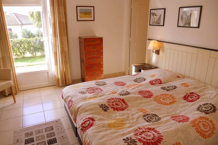 Location de vacances pour 4 personnes, avec piscine et jardin à Vasles - 3