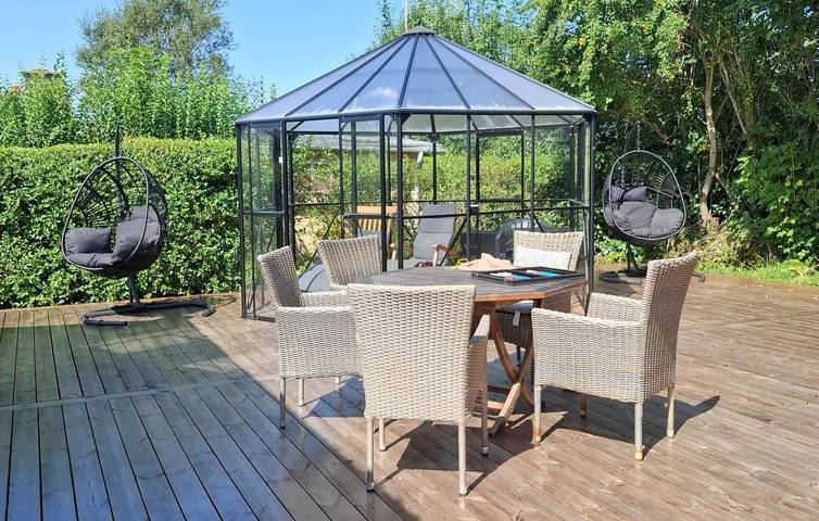 Ferieudlejning for 5 personer, med terrasse og have i Hasmark