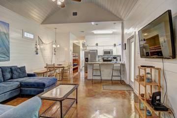 Vacation Rental for 8 Guests in Port Aransas, Mustang Island, Picture 2