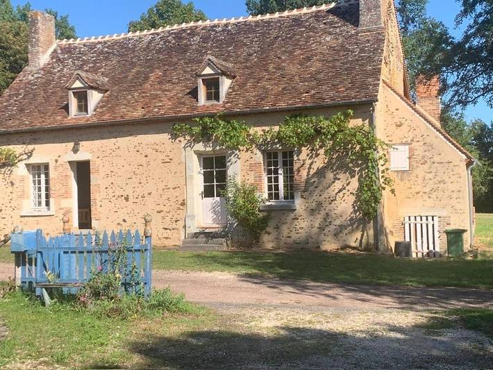 Location de vacances pour 8 personnes, avec vue et jardin à Saint-Amand-en-Puisaye