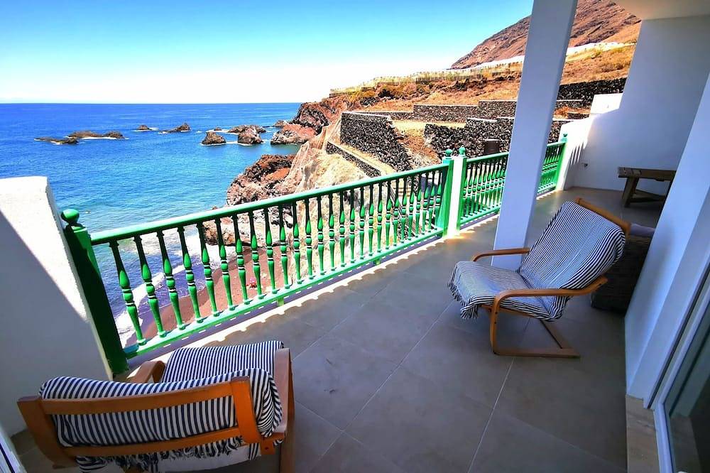 Beachfront house, only 50 meter from the beach in Fuencaliente de La Palma, La Palma Sur