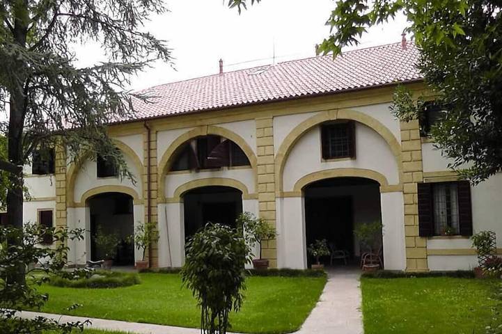 Location de vacances pour 10 personnes, avec Jacuzzi ainsi que Terrasse et Jardin à Trebaseleghe