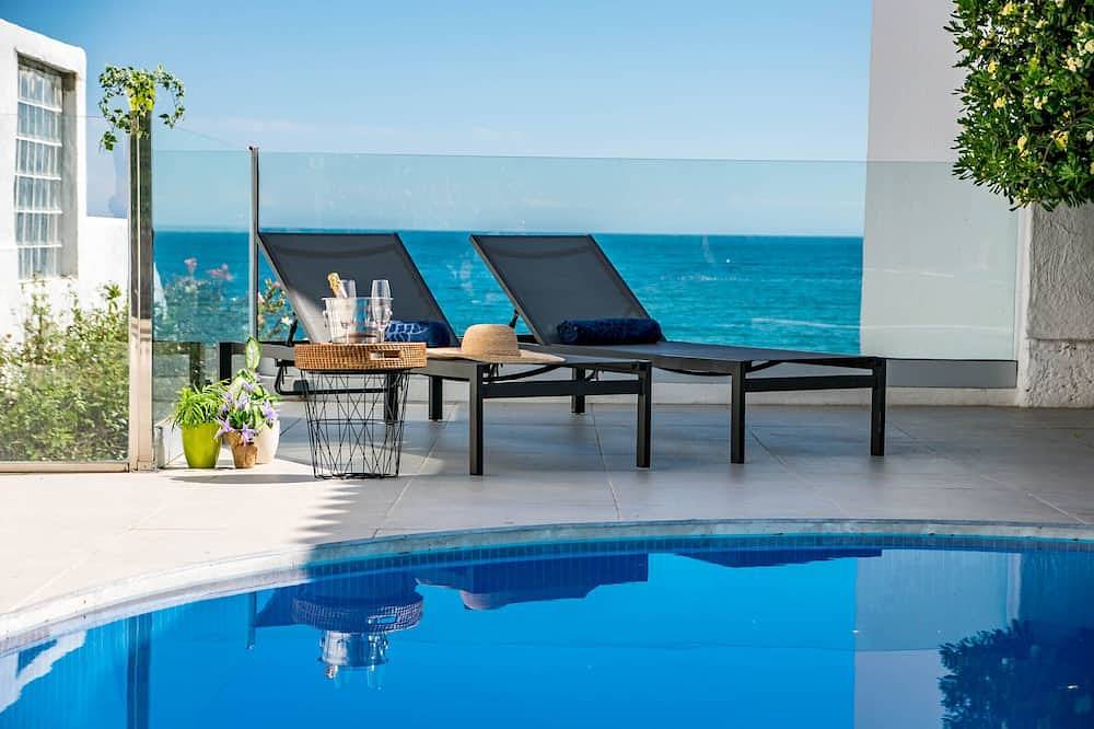 Beachfront Luksusowa Willa Prywatny Parking Zatrzymanie Widoków Morskich Spacer Do Barów Sklep Etc in Bahía Dorada, Estepona