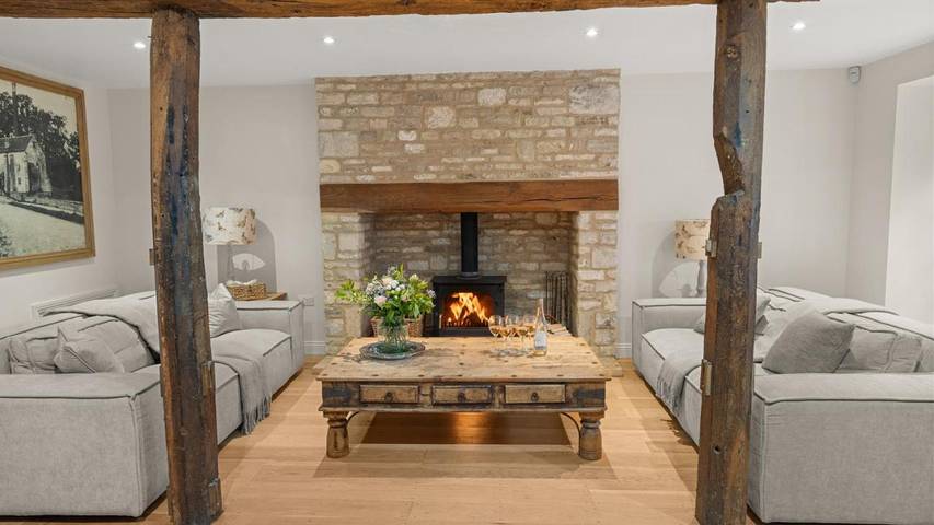 Location de vacances pour 14 personnes, avec vue et jardin à Bibury