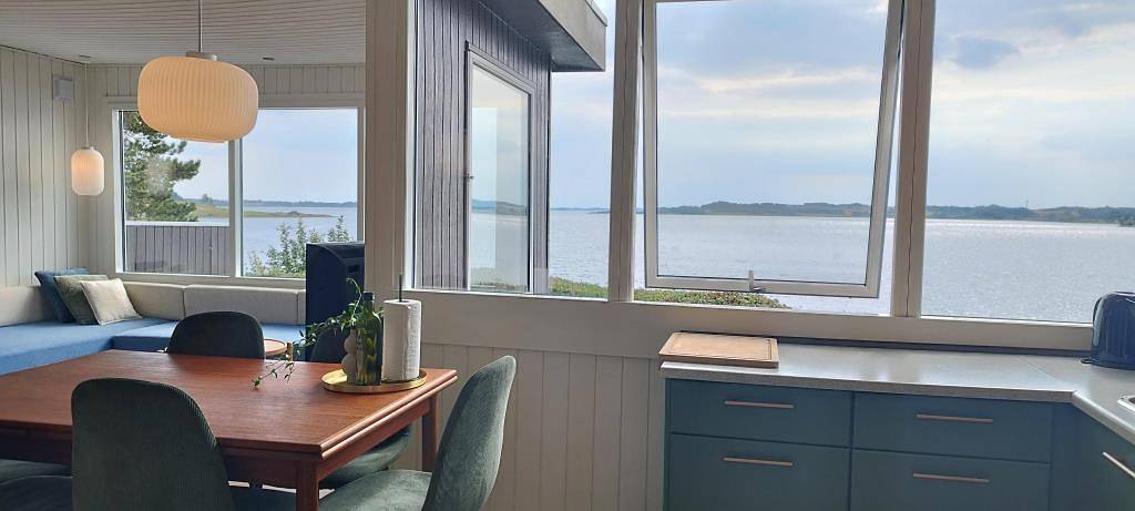 Schönes Haus von 45 m2 in der ersten Reihe mit Blick auf den Fjord und mit Panoramablick auf den Limfjord in Erslev, Morsø