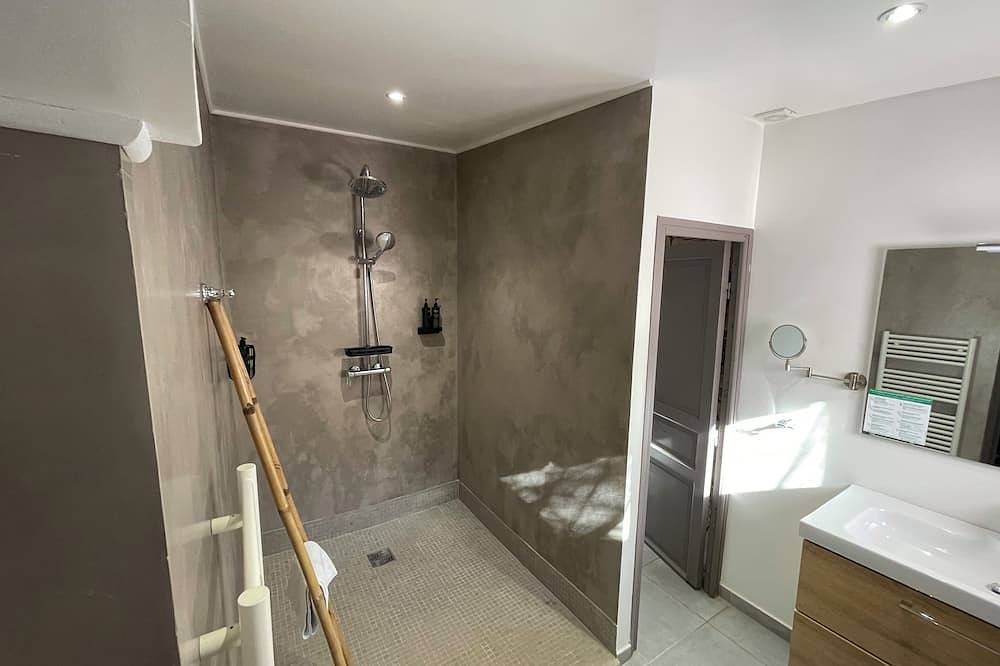 Résidence Maranatha, pieds dans l'eau à Porto Vecchio, villa 2 chambres in Porto-Vecchio, France