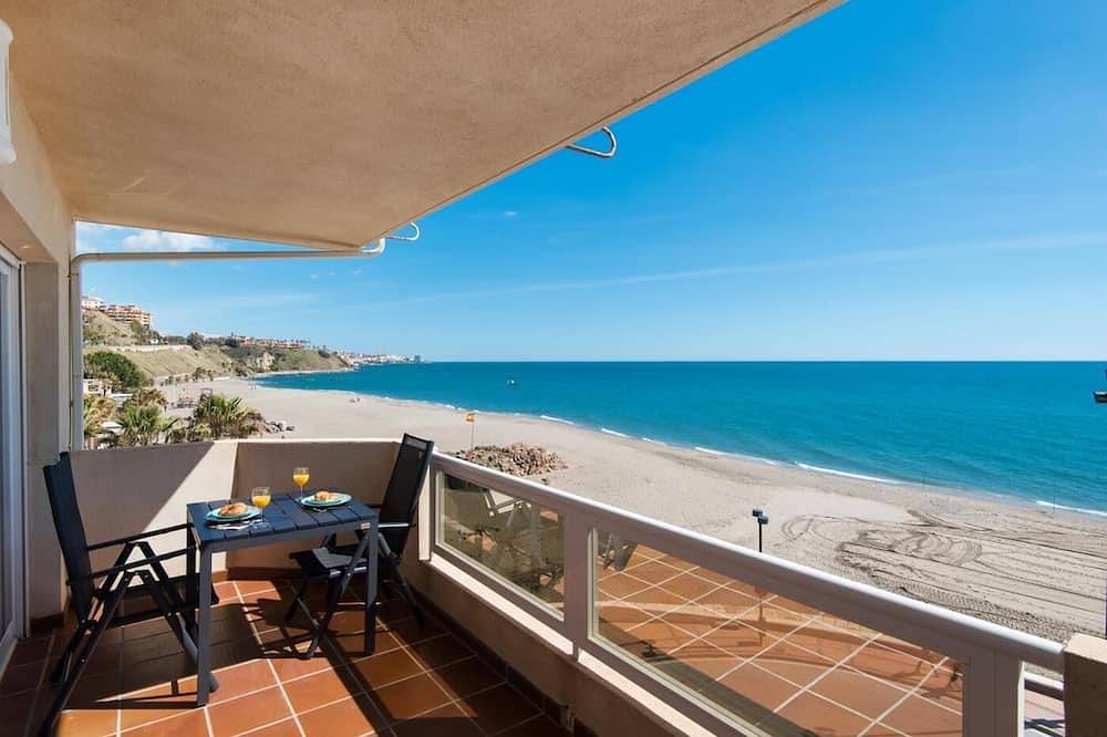 Appartamento intero, Front Line Fuengirola Beach-Carvajal with terrace in La Capellania, Fuengirola