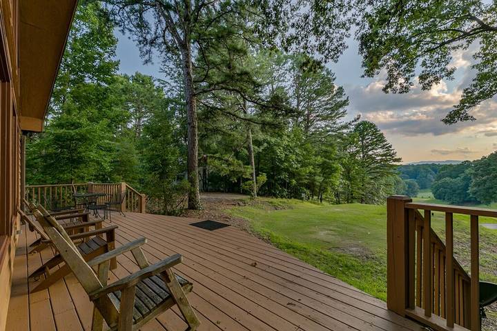 Log cabin for 10 people, with hot tub and pool in Helen