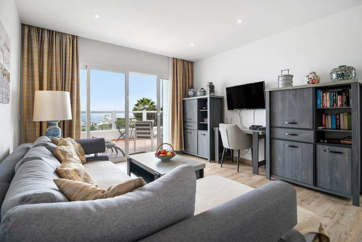 Holiday Home 'Apartamento Garden' with Sea View, Terrace, Jacuzzi and Wi-Fi in La Asomada, Tías