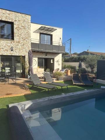 Chambre d’hôte pour 2 personnes, avec piscine ainsi que terrasse et jardin à Châteauneuf-de-Gadagne