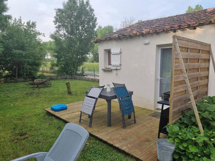 Location de vacances pour 2 personnes, avec jardin ainsi que vue et terrasse à Damvix - 2
