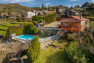 Casa rural para 6 personas, con piscina además de balcón y jardín en Arcos de Valdevez