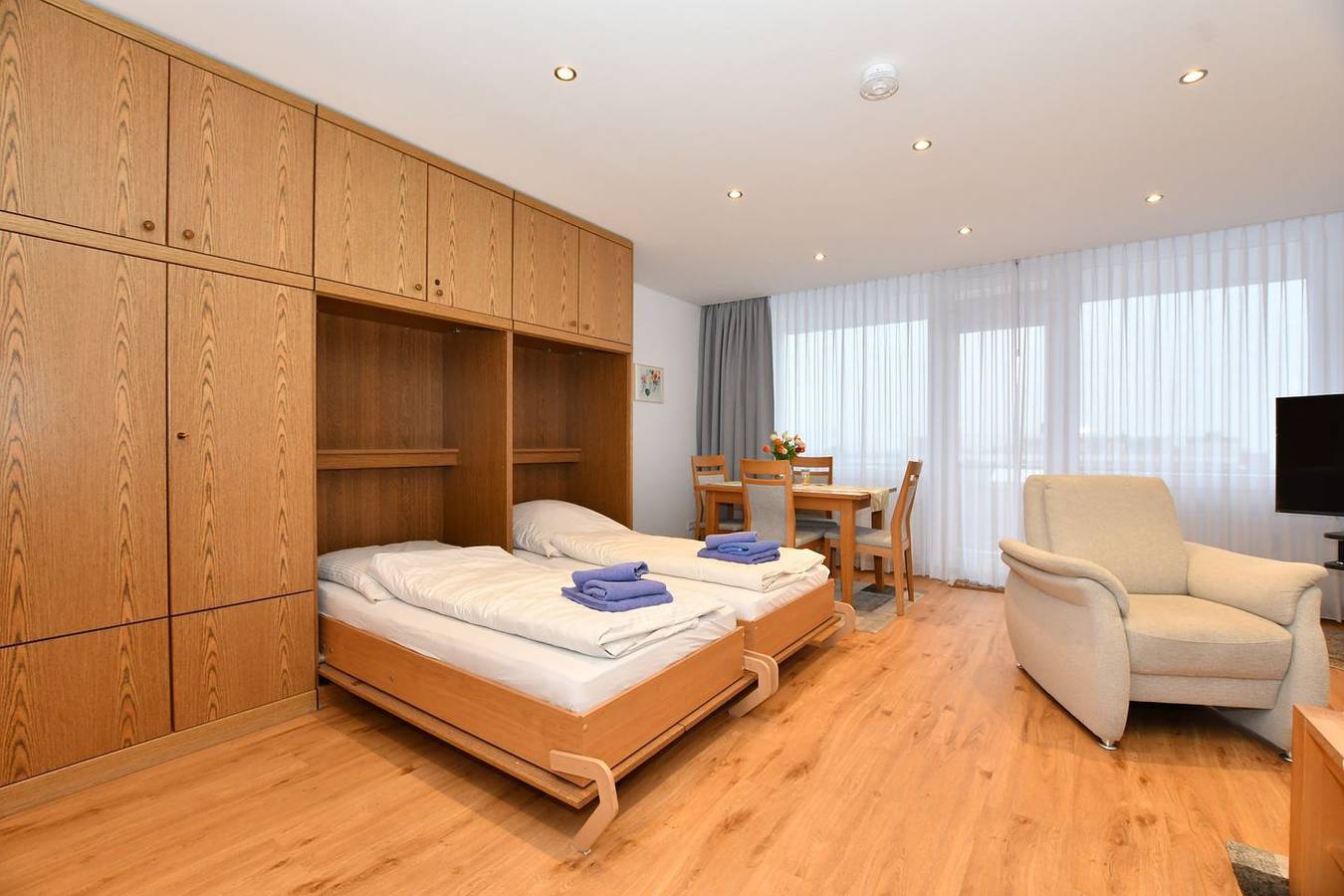 Ganze Wohnung, Helle und freundliche Ferienwohnung für 2 Personen mit Blick auf das Meer in Borkum Nordbad - Badestrand, Borkum