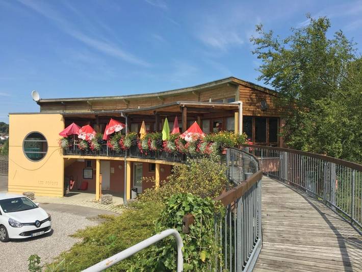 Camping pour 4 personnes, avec Jacuzzi et Terrasse ainsi que Jardin et Vue