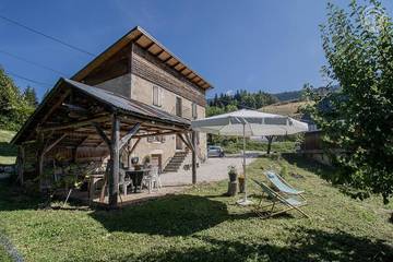 Gîte pour 4 personnes, avec terrasse à Le Châtelard