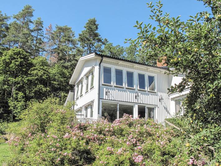 Ferienhaus für 3 Personen, mit Terrasse und Garten in Östergötland