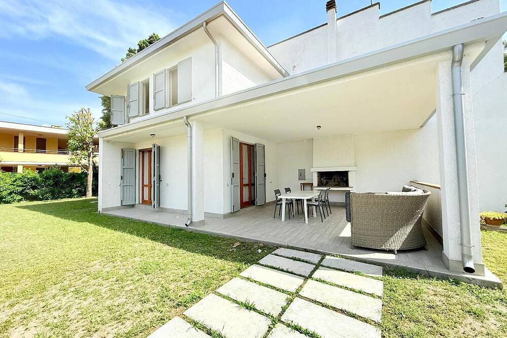 Head villa with large porch, 2 climate in Ferrara Province