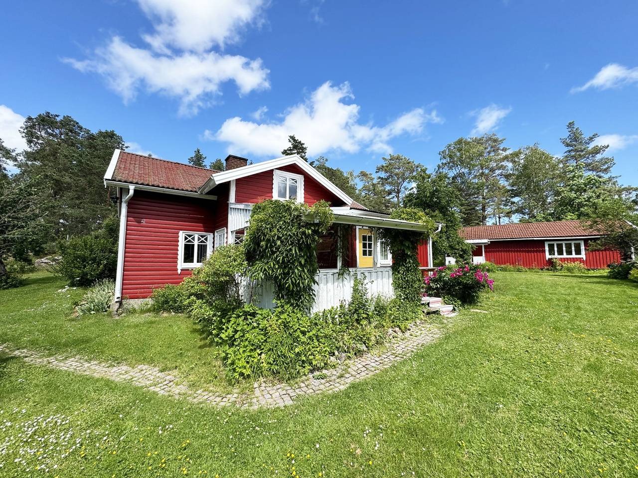 Hus för 7 Personer med trädgård in Vänern