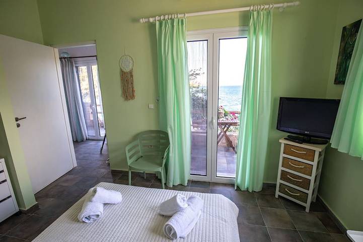 Location de vacances pour 6 personnes, avec terrasse ainsi que piscine et jardin, animaux acceptés dans Perdika - 3