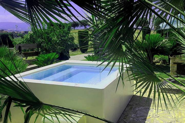 Gîte pour 3 personnes, avec Jacuzzi ainsi que Jardin et Piscine à Notaresco