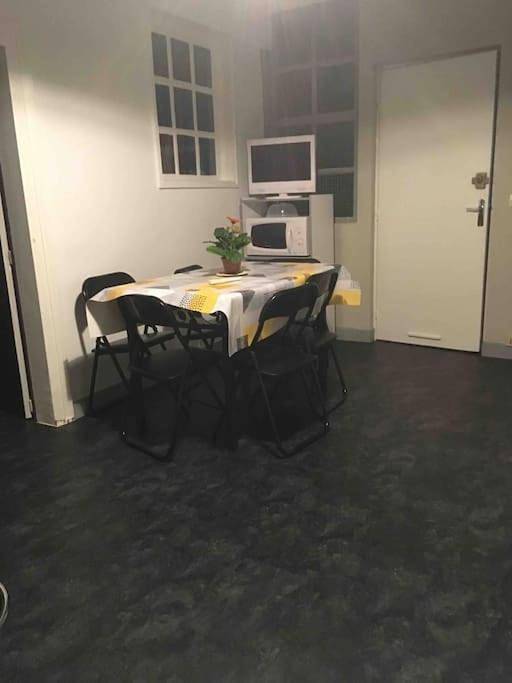 Gîte pour 4 personnes, avec terrasse dans Aÿ-Champagne - 2