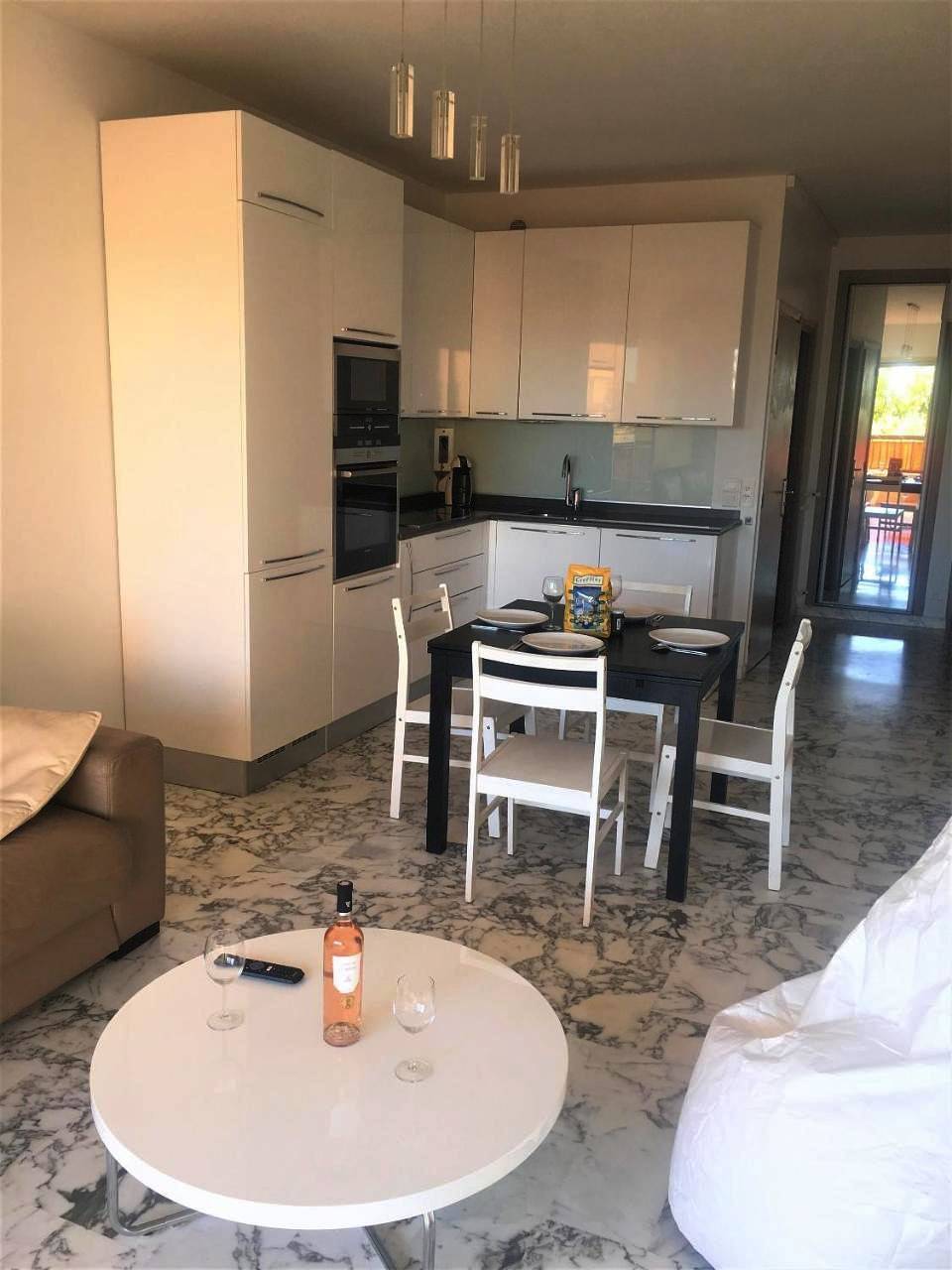 Entire apartment, Appartement de 1 à 6 personnes Beaulieu sur mer, climatisé, proche Nice et Monaco tout confort 2 chambres in Beaulieu-sur-Mer, Mediterranean Coast (France)