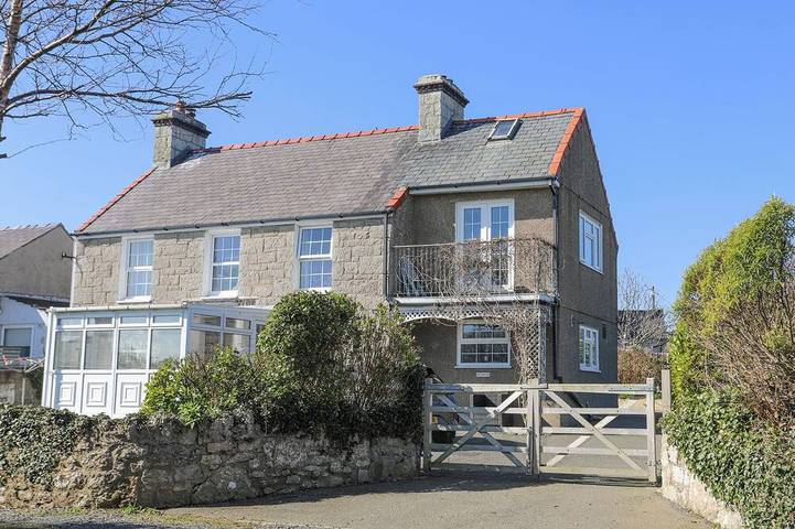 Cottage for 6 people, with garden, with pets in Moelfre