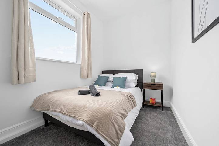 Cosy 3-Bed Home in Blackrod | Modern & Homely in Blackrod, Bolton