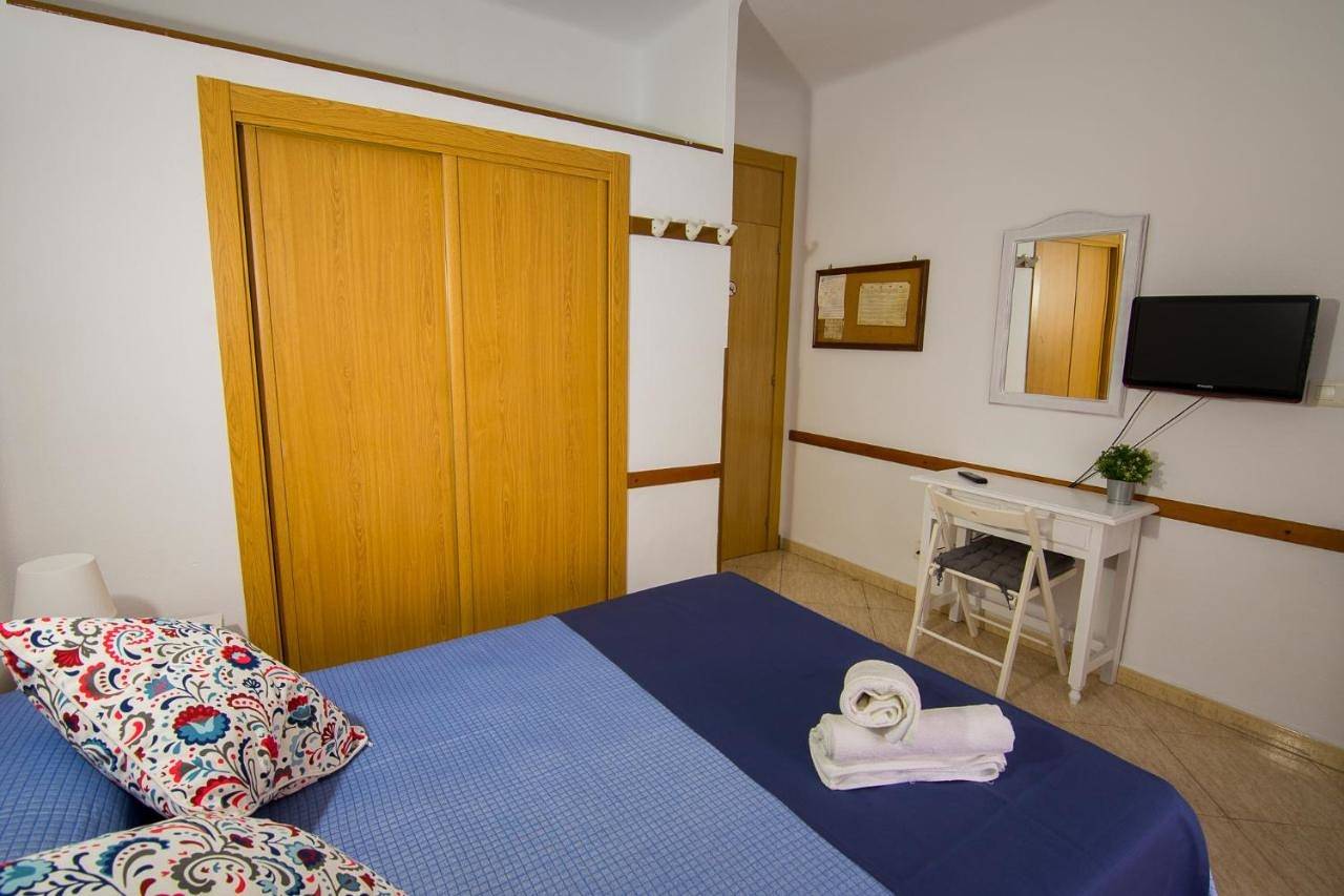 Double Room - Single Use with Shared Bathroom in Torremolinos Centre, Torremolinos