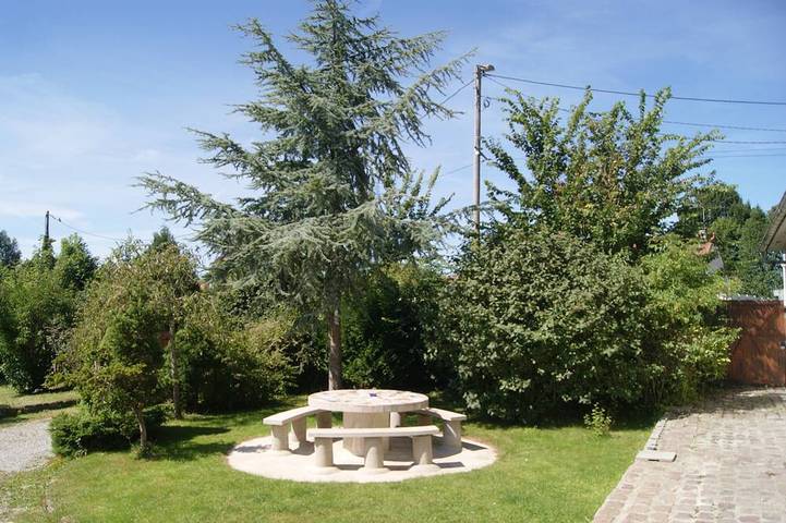 Location de vacances pour 15 personnes, avec terrasse et jardin à Belle-et-Houllefort