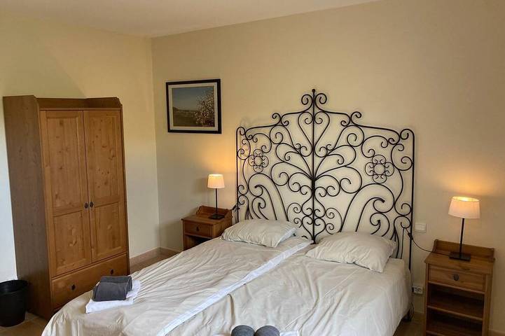 Location de vacances pour 8 personnes, avec piscine et jardin ainsi que terrasse et jacuzzi à Montbrun-des-Corbières - 3