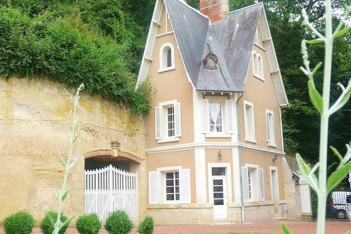 Gîte pour 6 personnes, avec jardin à Larçay