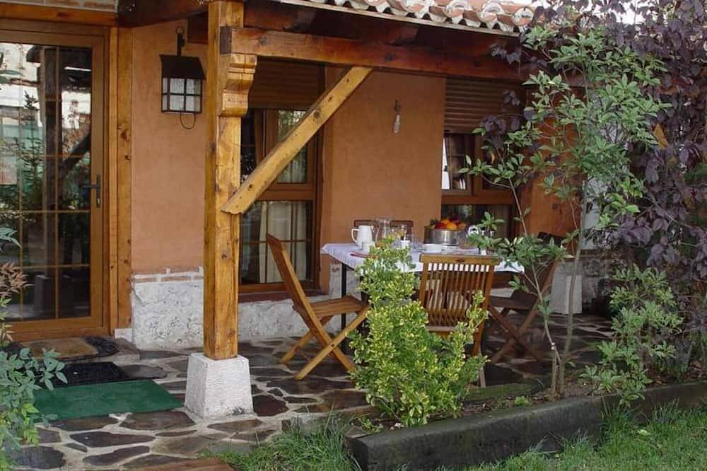 Habitación Triple Básica: Entrada privada y porche in Olmedo (Spain), Provincia de Valladolid