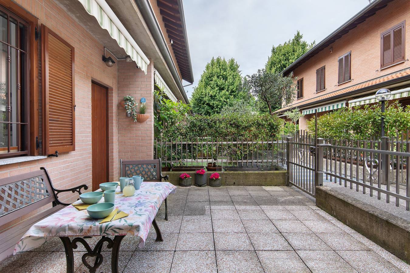 Villa In Saronno con giardino privato in Saronno, Provincia di Varese
