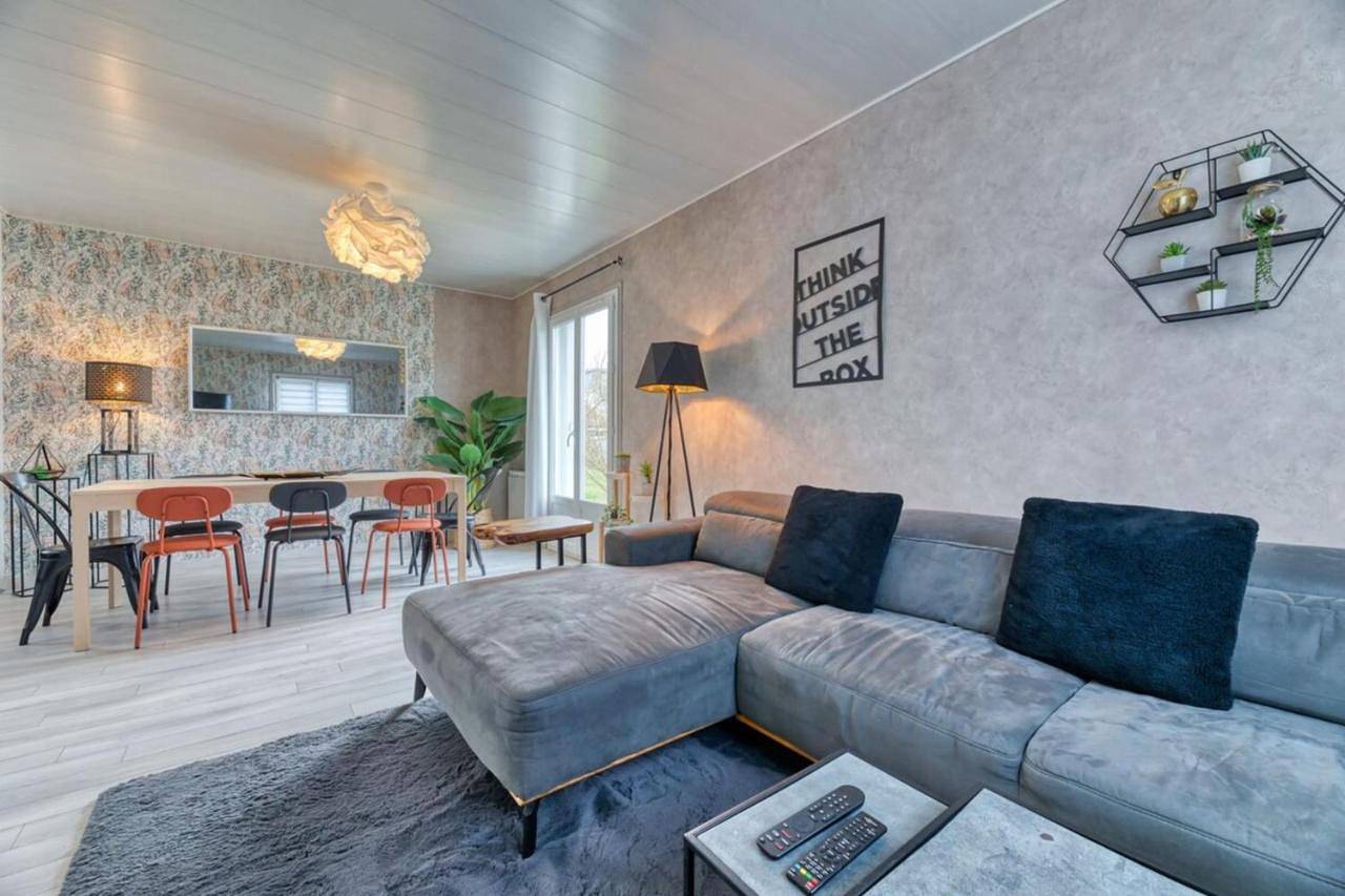 Four-Bedroom House in Val-de-Reuil, Région de Les Andelys