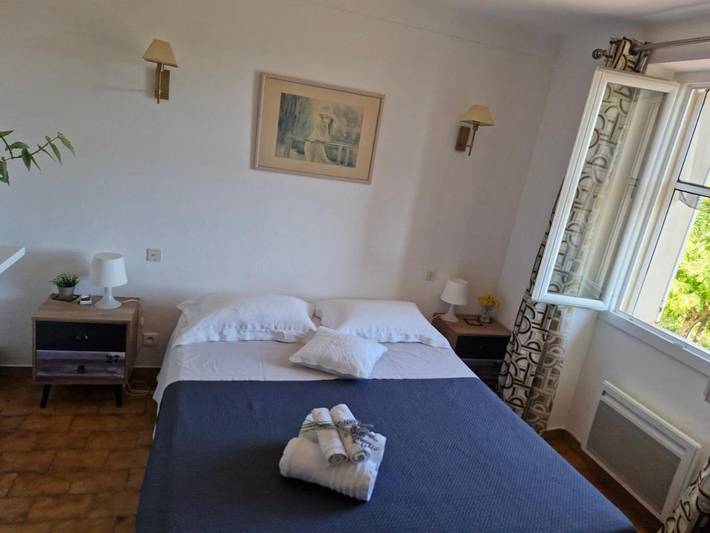 Appartement voor 2 personen, with Terras and Tuin as well as Uitzicht in Apt