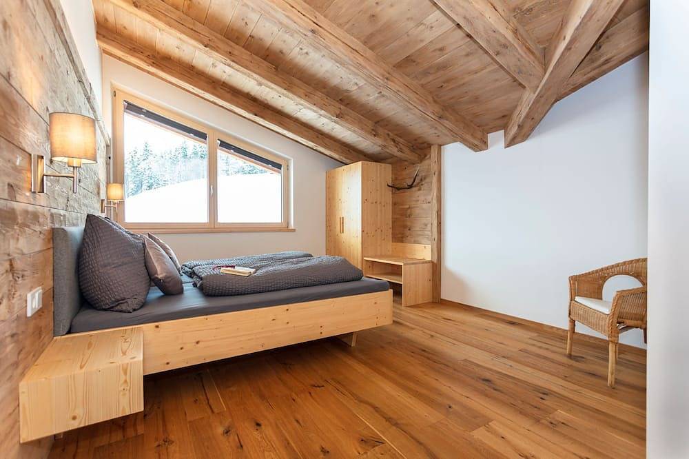 Ganze Wohnung, Stilvoll eingerichtetes Appartement (80 qm) für bis zu 6 Personen mit großem Sonnenbalkon in Unken, Pinzgau