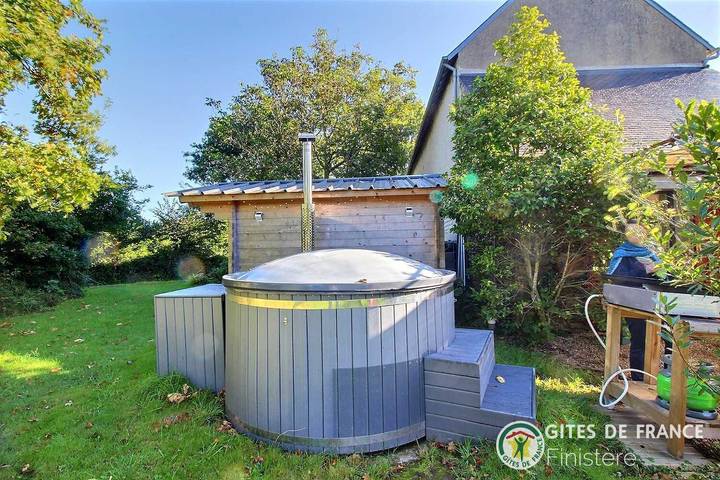 Casa de huéspedes para 10 personas, con terraza además de jardín y jacuzzi, Se admiten mascotas - 1