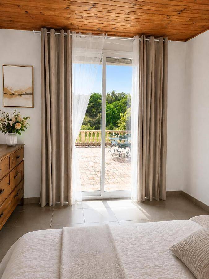 Appartement entier, One-Bedroom Apartment in Saint-Montan, Privas (arrondissement)