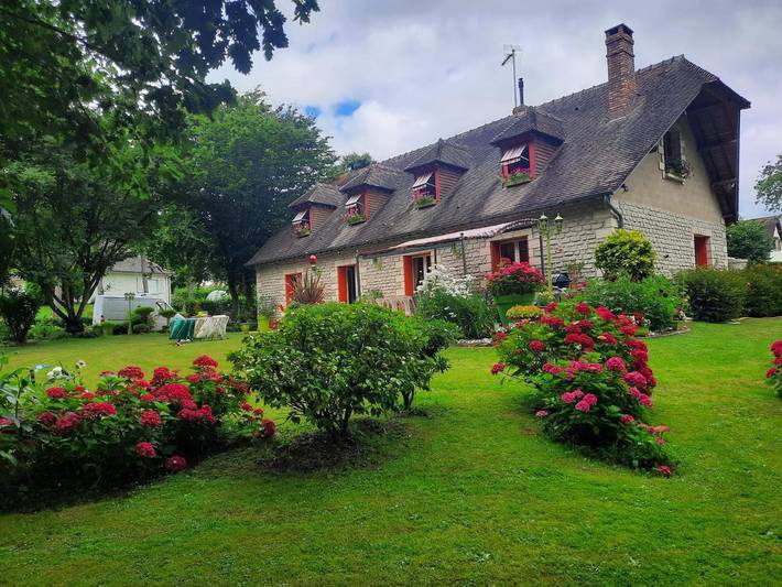 Chambre d’hôte pour 2 personnes, avec terrasse ainsi que vue et jardin à Caugé
