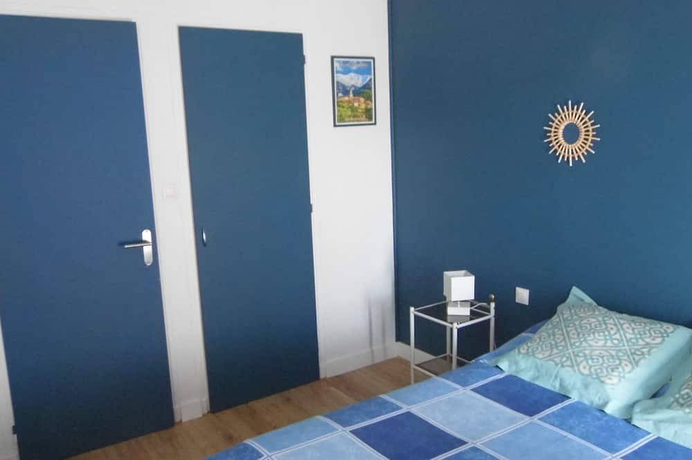 Entire apartment, Charming apartment in the Pyrenees overlooking Le Canigou in Vernet-les-Bains, Prades region