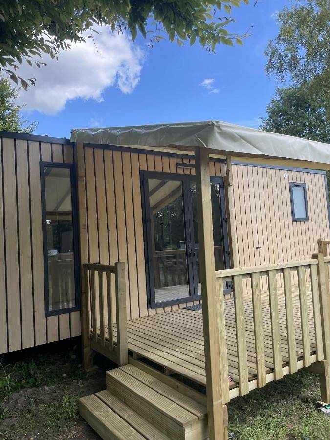 Camping pour 2 personnes, avec Terrasse et Jacuzzi ainsi que Jardin et Sauna