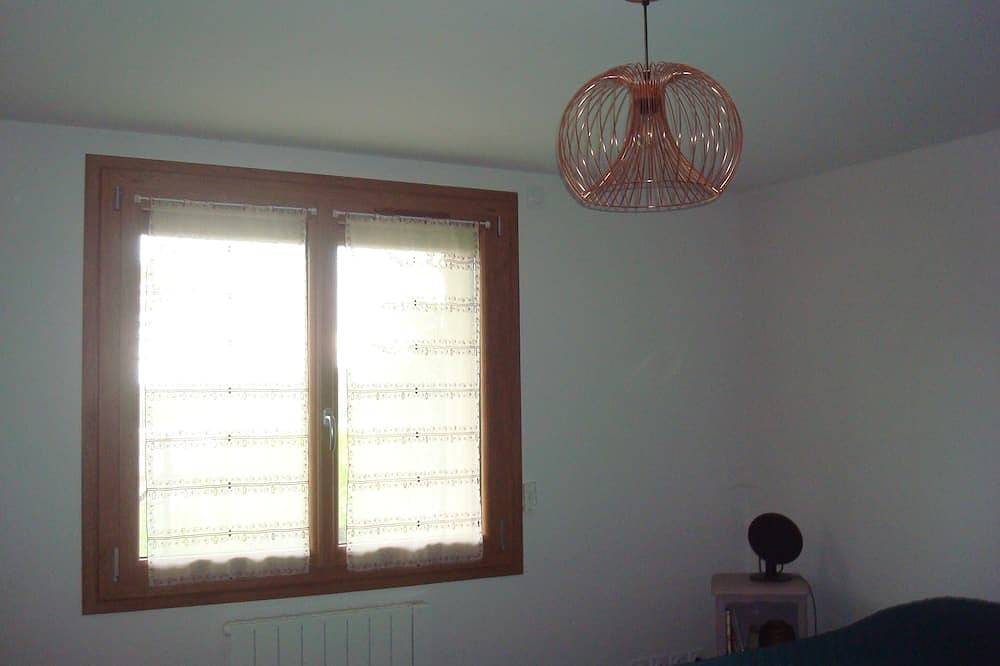 Apartamento entero, Beautiful apartment on the ground floor of a house in the countryside (Joris and Marie-Cécile's). in Puygros, Chambéry region