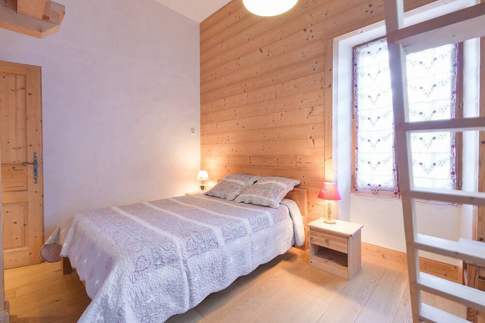Quiet Independent Accommodation in a Mountain Village in Le Bois, Les Trois Vallées