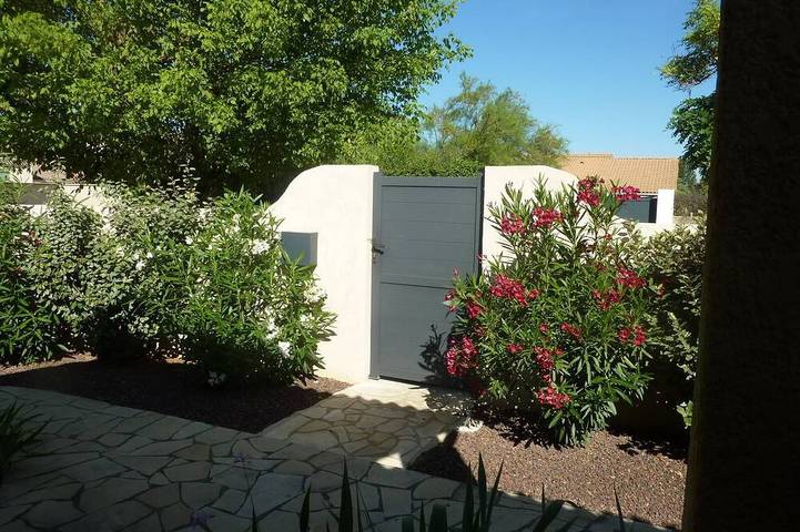 Charming villa with pool in a quiet, leafy setting, 20 min. from Aix-en-Provence in Trets, Aix-en-Provence region