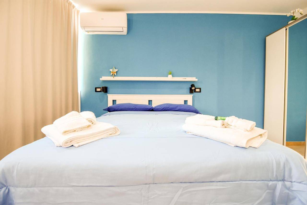 Double Room with Private Bathroom in Isola delle Femmine, Provincia di Palermo