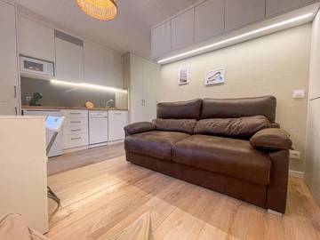 Gîte pour 3 personnes, avec piscine ainsi que jardin et sauna à Enveitg