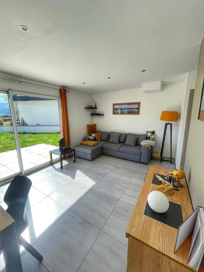 Location de vacances pour 5 personnes, avec Terrasse ainsi que Piscine et Vue dans Porte-de-Savoie - 4